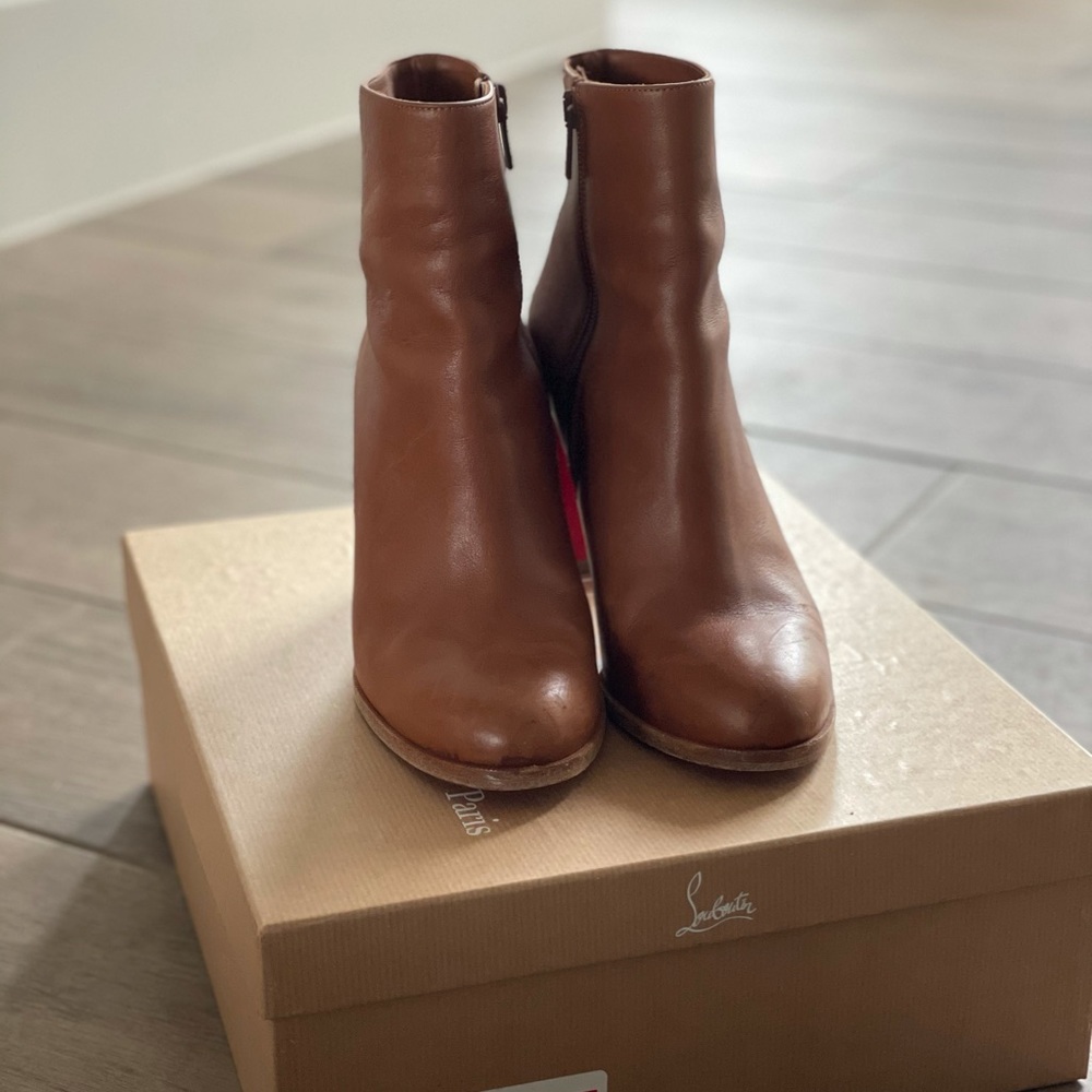 Beautiful Louboutin Adox Caramel Booties